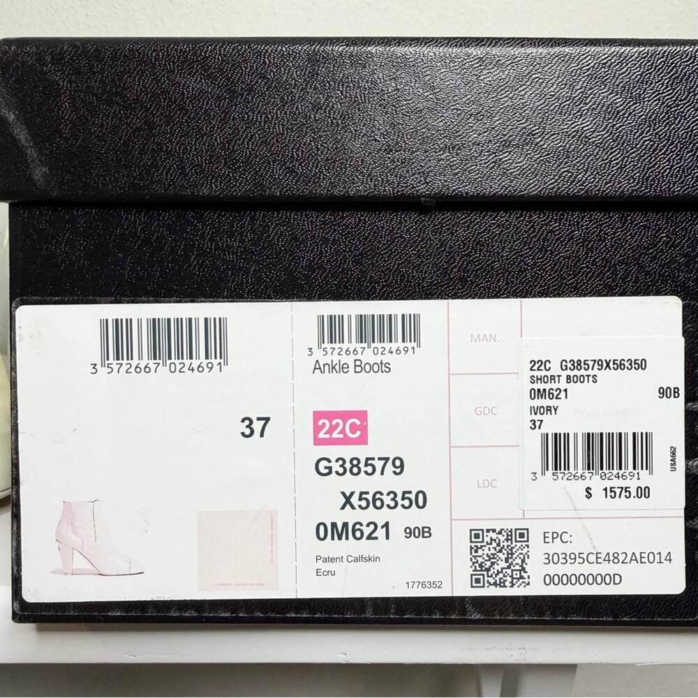 Chanel 2022 Interlocking CC Logo Chelsea Ankle Boots Size 37 - Picture 15 of 15